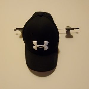 Black baseball cap